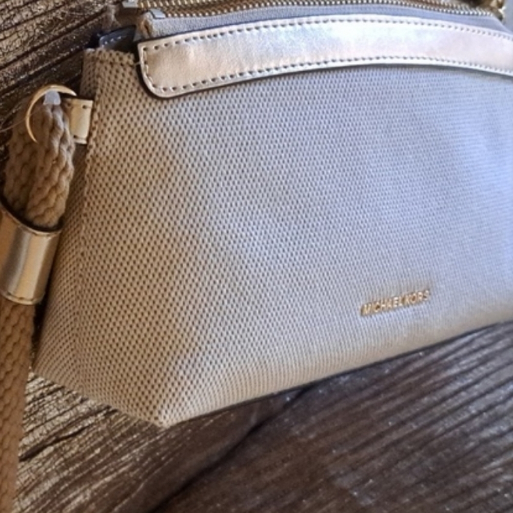 Michael kors small size wristlet